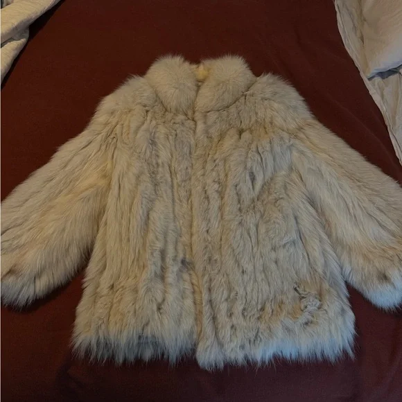 100% Fox Fur Coat - Picture 4 of 10